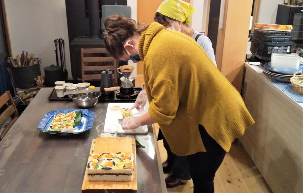 高知県の農家に宿泊＆こけら寿司作り体験