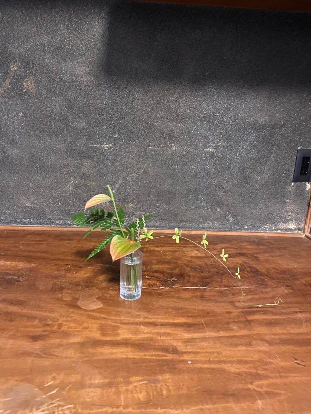 身近な草花を使った生け花体験