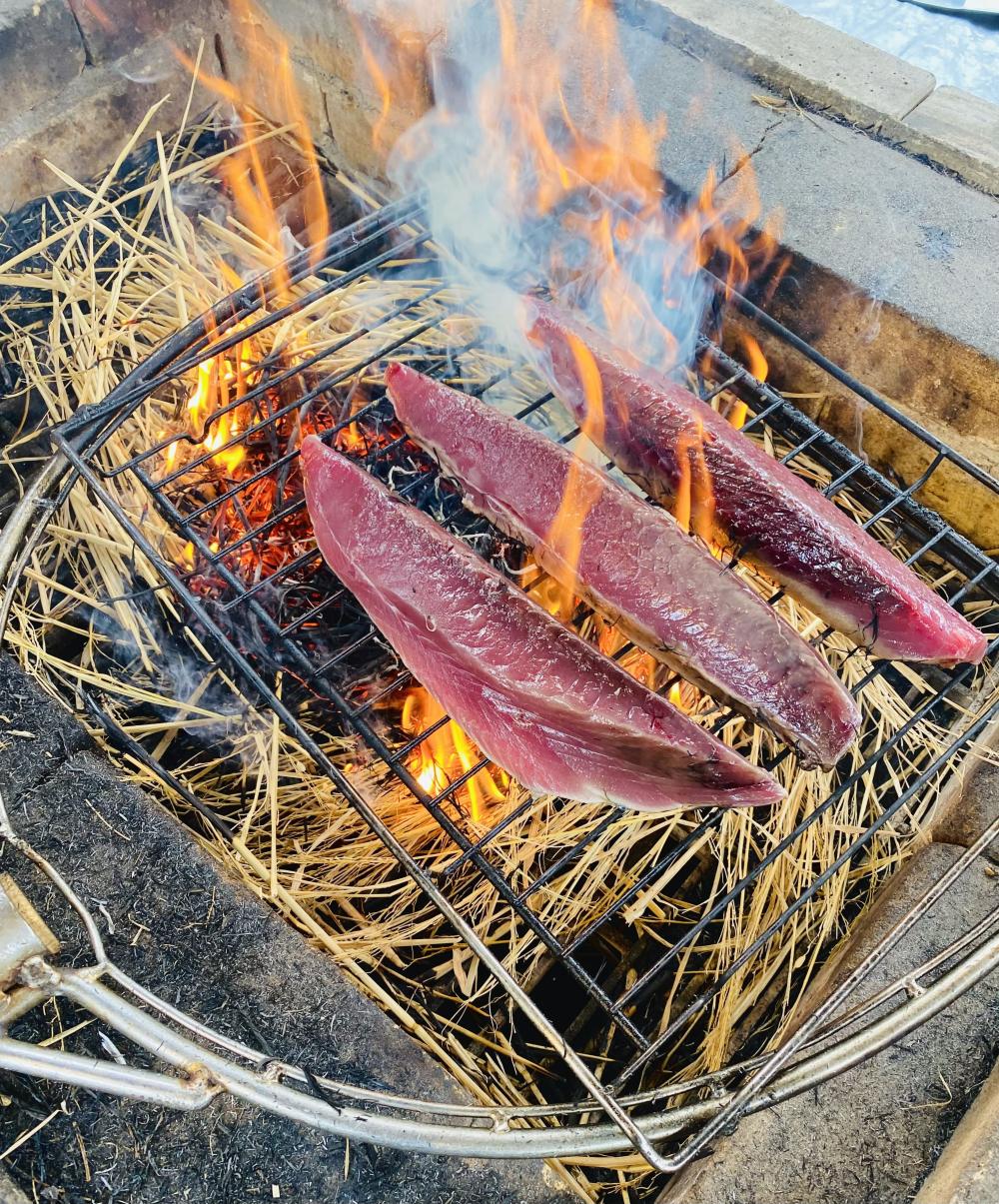 東洋町でカツオ藁焼き体験